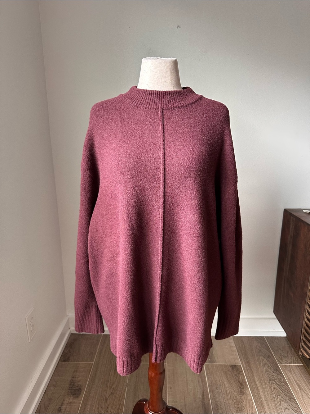 New with tags!!!! Nike Sportswear
Women's Crew-Neck Sweater
Burgundy HV2080-652 - Picture 3 of 10